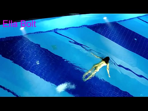 ❤️ Hindi ko mapigilang panoorin, ang batang blonde ay nahuling lumalangoy nang hubo't hubad sa ELLA BOLT resort pool Anal video sa amin ﹏