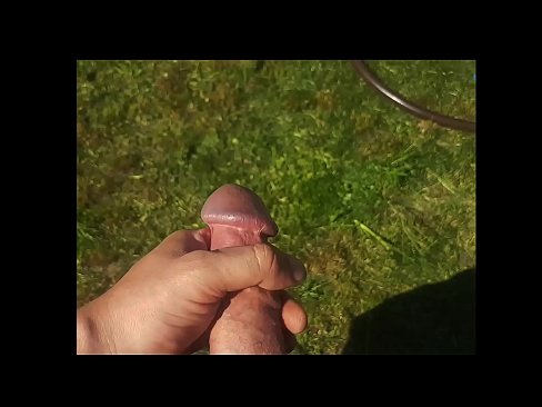 ❤️ Hot hottie gets kanyang pink puki fucked at cums sa isang pumulandit sa isang summer garden Anal video sa amin ﹏