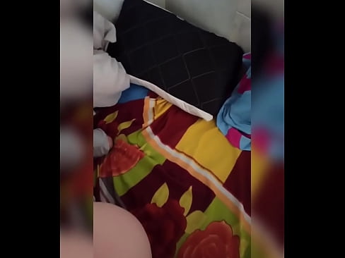 ❤️ Nag-iisa ang kasama ko sa bahay dahil nagbabakasyon ang kanyang asawa at sinasamantala ko ang pagkakataon na sipain siya at punuin ng gatas ang kanyang puwet. Anal video sa amin ﹏